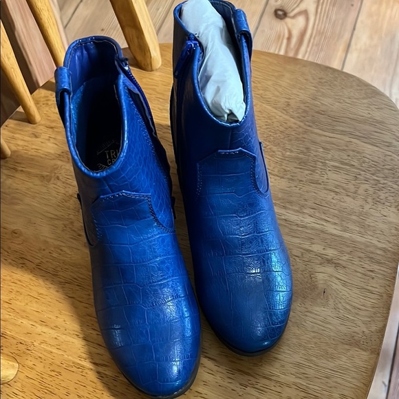 NIB True Craft Cobalt Blue Crocodile-Patterned Women’s Boots 7M - Picture 1 of 4